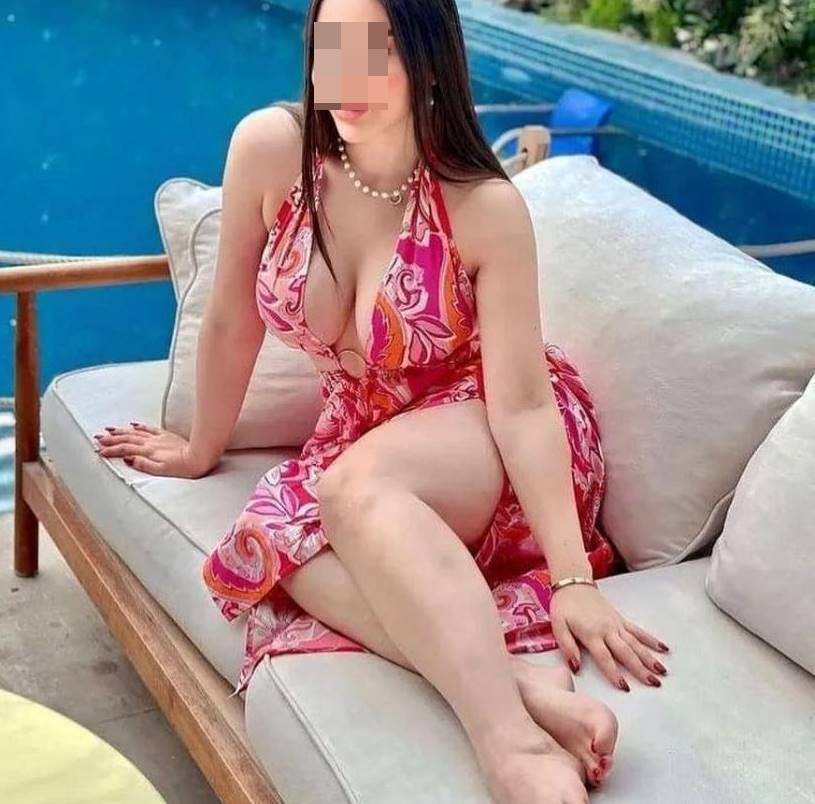 Esenyurt Escort Bayan Burcu İle Tutkunun Zirvesinde Bir Gece