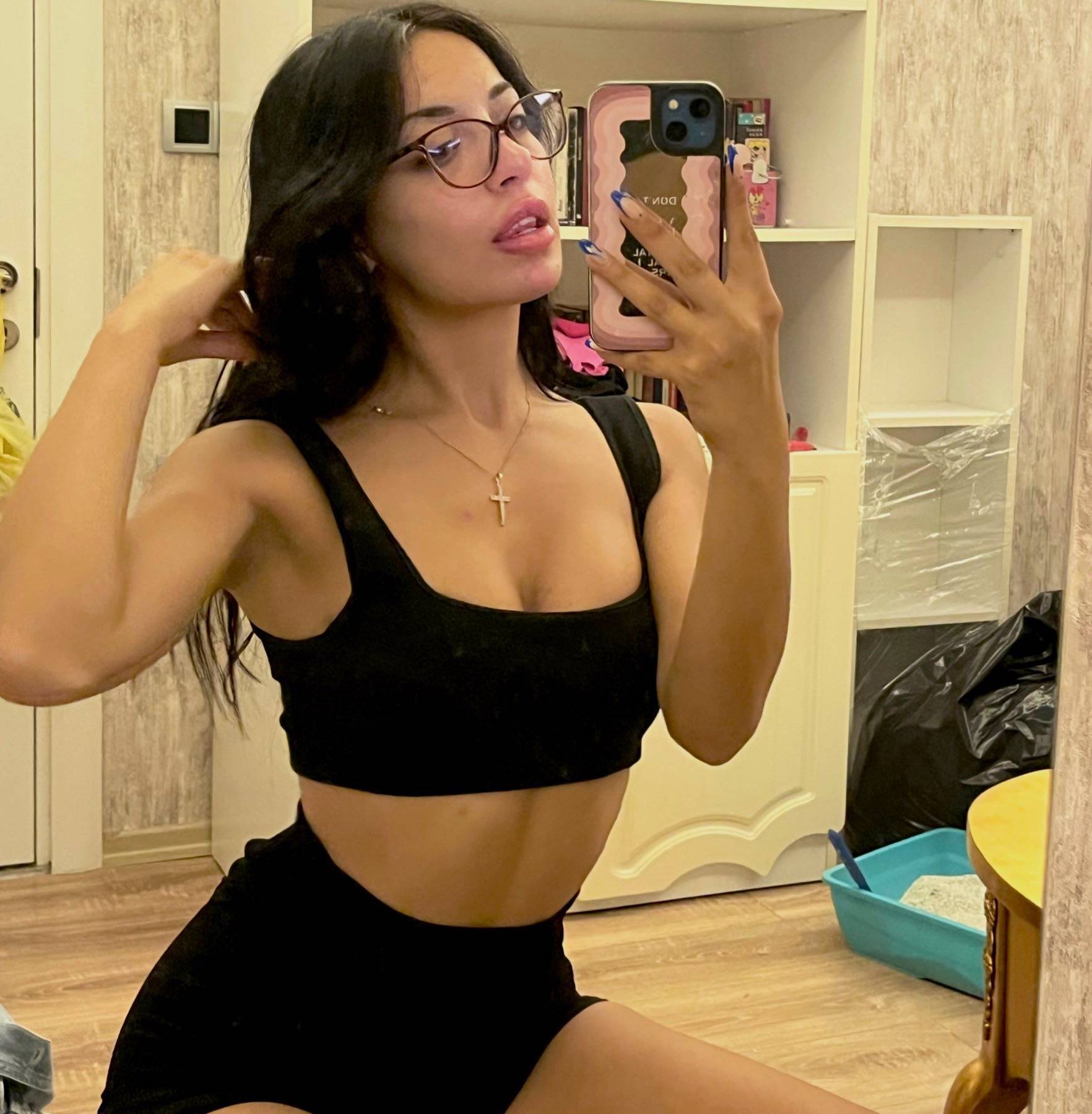 Esenyurt Escort Bayan Gözde İle Gecenizi Taçlandıracak Anlar