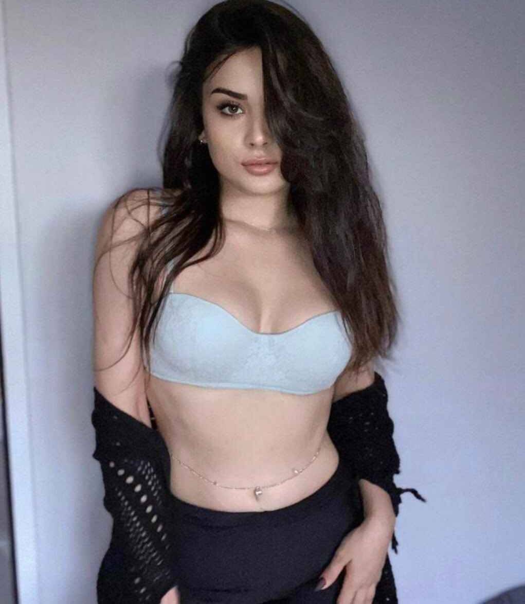 Esenyurt Escort Hilal İle Tutkulu Anlar Yaşamanın Keyfini Çıkarın